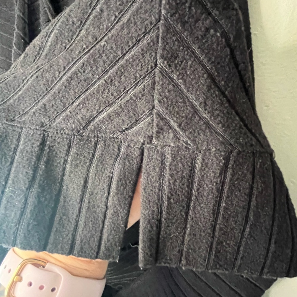 Nine West Black Chevron Long Sleeve Pullover Hoodie Knit Size Medium - Picture 4 of 7